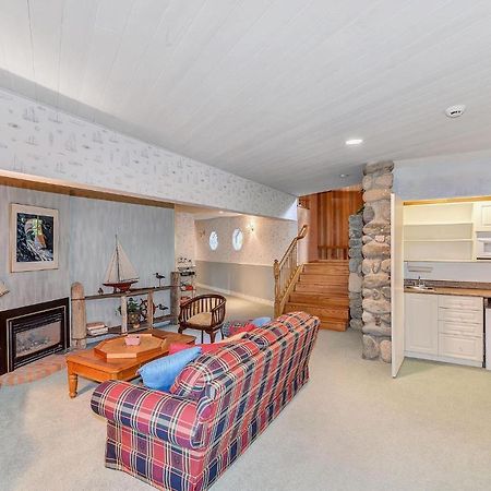 North Saanich Oceanside Lodge Saanich Inlet מראה חיצוני תמונה