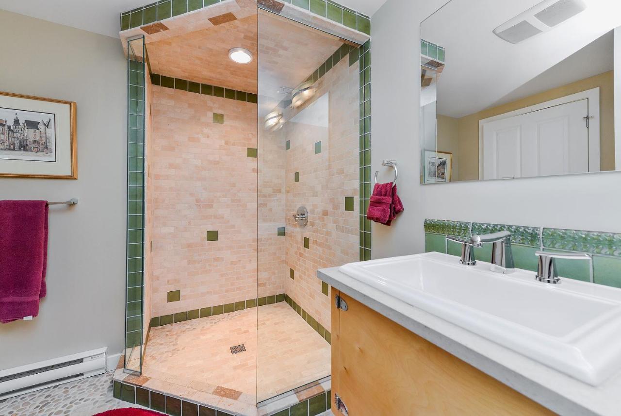 North Saanich Oceanside Lodge Saanich Inlet מראה חיצוני תמונה