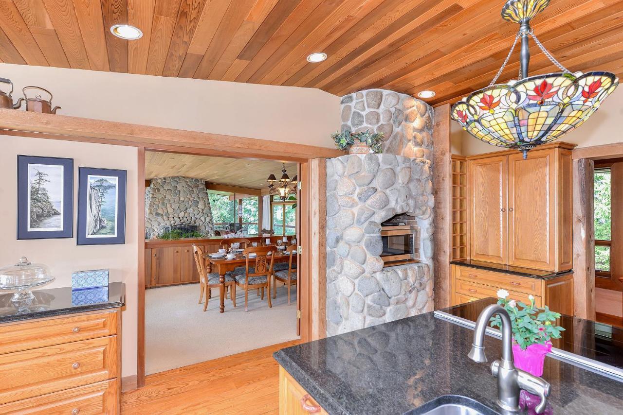 North Saanich Oceanside Lodge Saanich Inlet מראה חיצוני תמונה