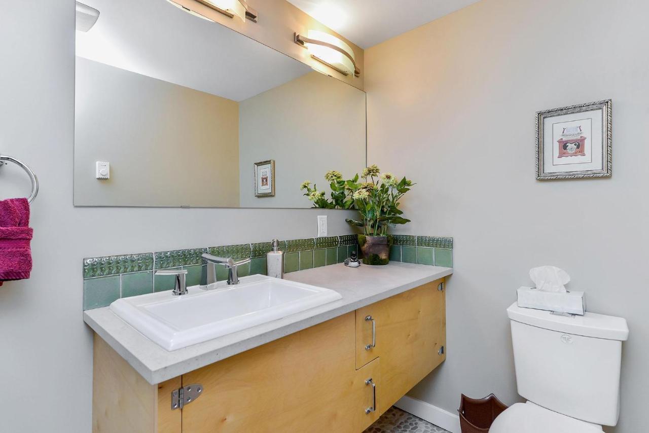 North Saanich Oceanside Lodge Saanich Inlet מראה חיצוני תמונה
