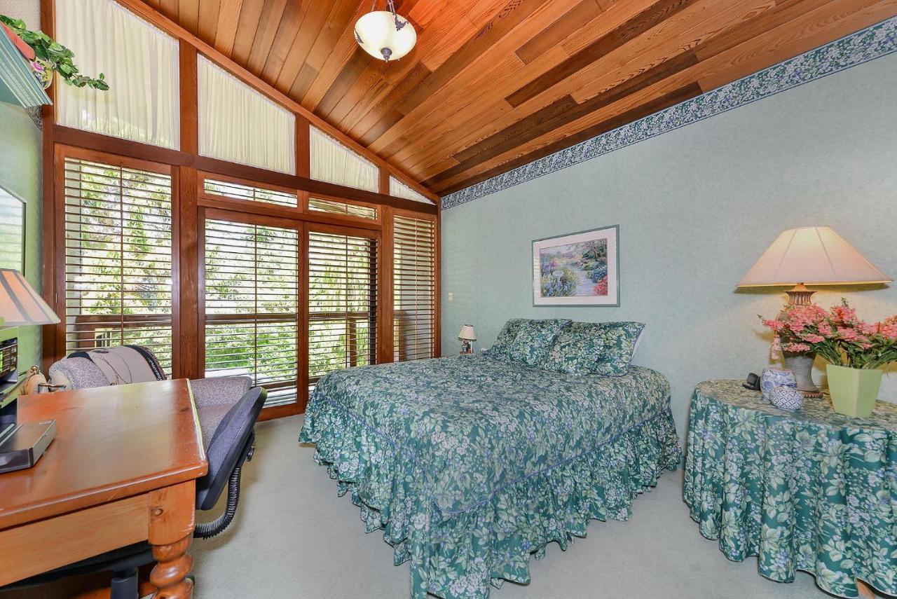 North Saanich Oceanside Lodge Saanich Inlet מראה חיצוני תמונה